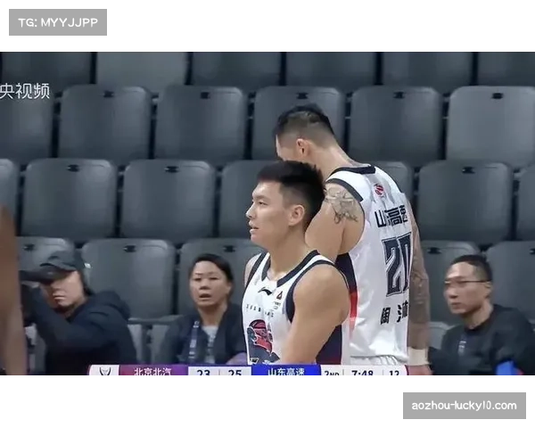 山东队客场力克深圳 完成22比2进攻高潮锁定胜局